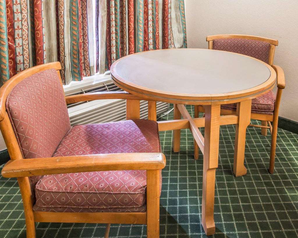Econo Lodge Pooler - Savannah I-95 내부 사진